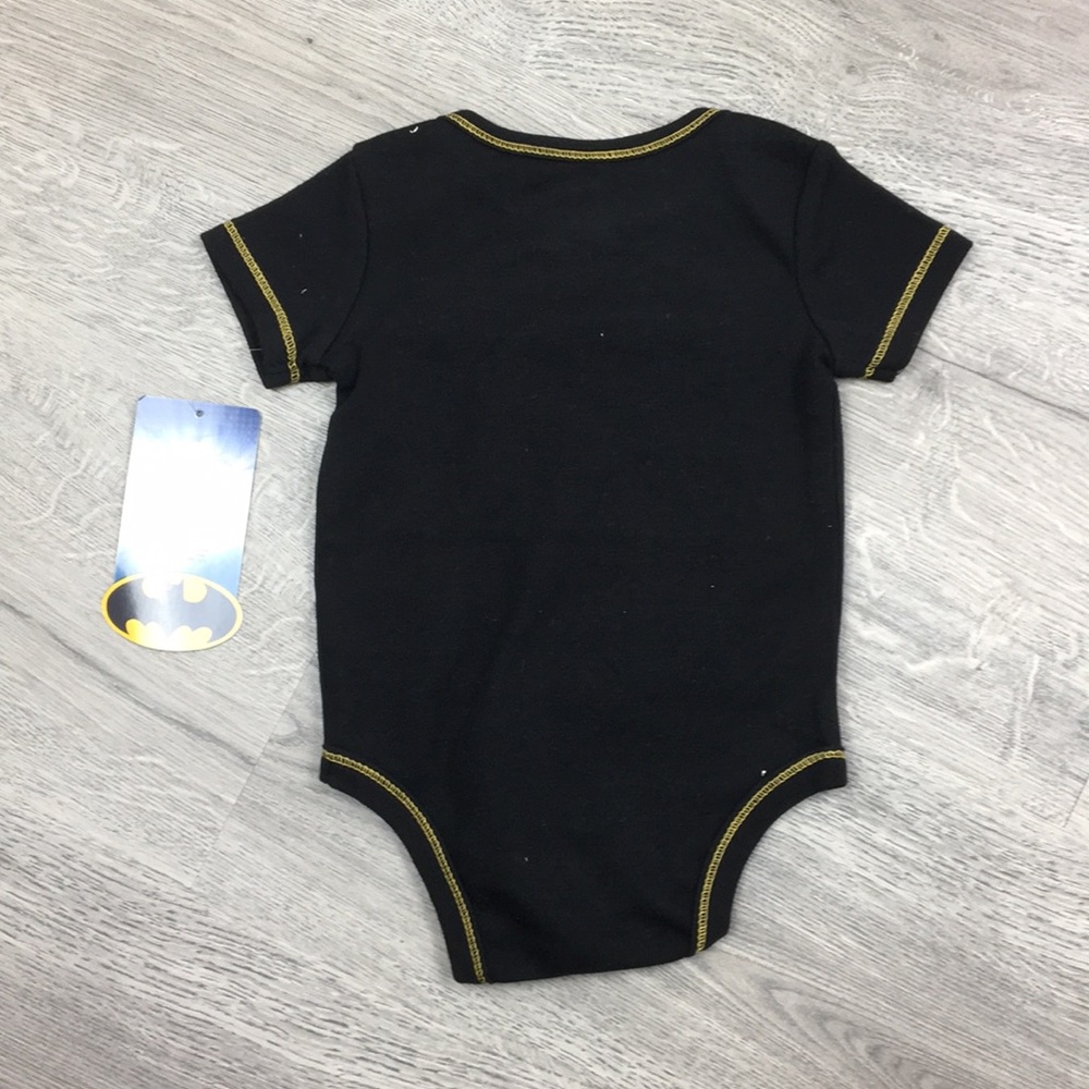 Batman Onesie 0-3 months - Picture 2 of 4